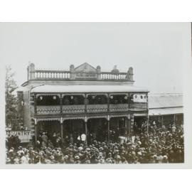Crowd attending address by Sir George Reid, Lismore