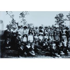 Unidentified group (picnic)