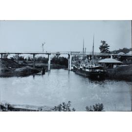 Fawcett’s Bridge, Lismore [showing S.S. Tomki]