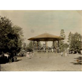 Band rotunda in Central Park with band and audience, 1910