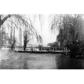 Armidale in snow and flood, Dumaresq Creek, footbridge in Faulkner Street, 1949