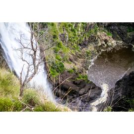 Dunghutti Country (Wollomombi, NSW) by Thai Nguyen