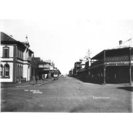 Beardy Street, Armidale, showing New England Hotel