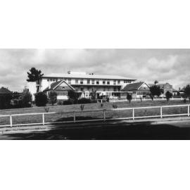 Armidale and District Hospital viewed from Rusden Street, c. 1945