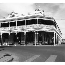 Imperial Hotel, corner Beardy and Faulkner Streets, 1980