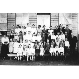 Bukkulla School pupils and teacher, R.C. Ingall, c. 1914