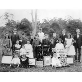 Jeogla Public School, students and staff, c. 1910