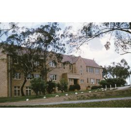 Academic building, UNE