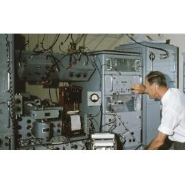 Radio research, UNE