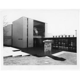 Arts Faculty Building, main entrance