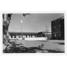 Duval College, UNE