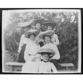 Group of women at Tenterfield Station, 1905