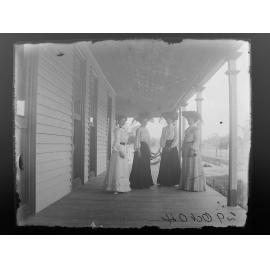 [Misses Turnbull, Thomas and Gunns] at Welltown, 1904