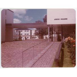 Austin College, UNE