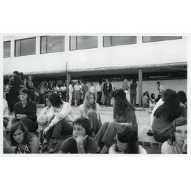 Students gathered in front of Austin College, UNE