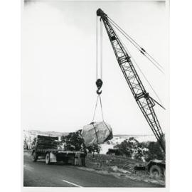 U.N.E. Bronze plaque rock lift