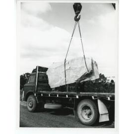 U.N.E. Bronze plaque rock lift