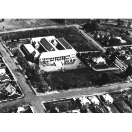 Armidale Teachers' College, aerial view of two quadrangles, the auditorium and incomplete east wing, c.1940s