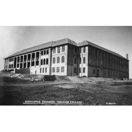 Armidale Teachers' College: View of front of main building, 1929