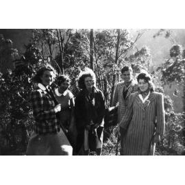 Armidale Teachers' College biology excursion, top of Hillgrove Gorge, May 1946