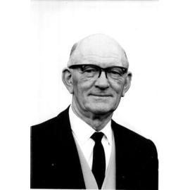  H.W. Oxford, Pioneer Lecturer at Armidale Teachers' College