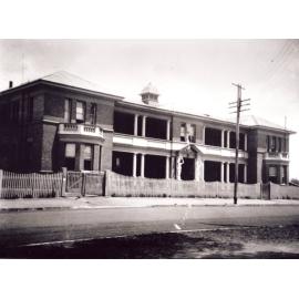 Armidale Teachers' College: Smith House viewed from Central Park, 1947
