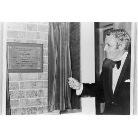 Armidale College of Advanced Education, Principal, Paul Lamb, unveiling a plaque to commemorate the 50th anniversary of the naming of Smith House