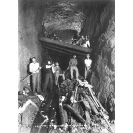 A big stope in the Eleanora Mine Hillgrove, 1908