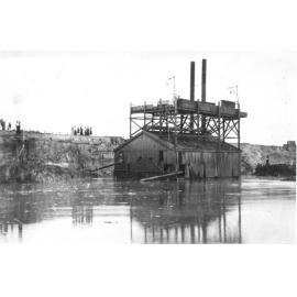 Tin dredge in flooded creek, Tingha, 16 November 1917