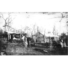 Ollera Brick Kiln, showing Albert Vickery and family