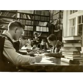 Group in the Dixson Library, Jim Williams, Jackson, Marg Meale, Gardner, John Hanley, Mal Hardy, Nell