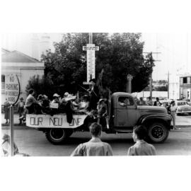 Student parade (NEUC - UNE autonomy float)