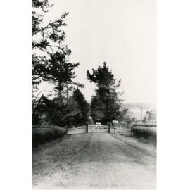 Booloominbah, driveway and entrance gate to New England University College NEUC