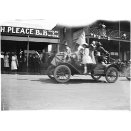Rally in Beardy Street, Armidale c. 1919