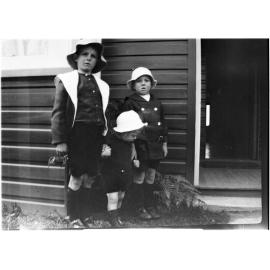 A photo of three unidentified children in the front garden of 63 Barney Street, Armidale