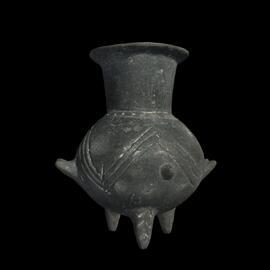 MA1974.52.2 Yortan Ware jar with three legs