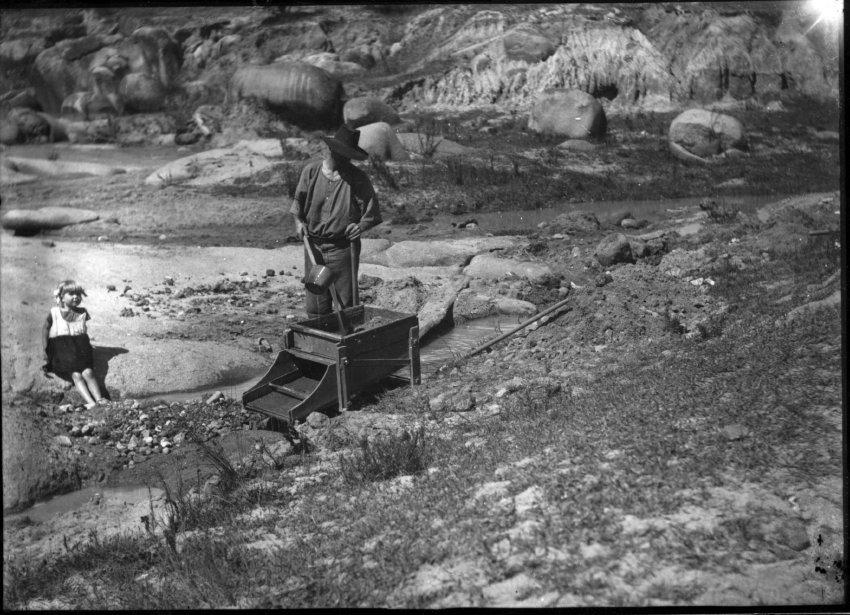 Gold mining at Rocky River using a cradle [A1821.HRCP0375]
