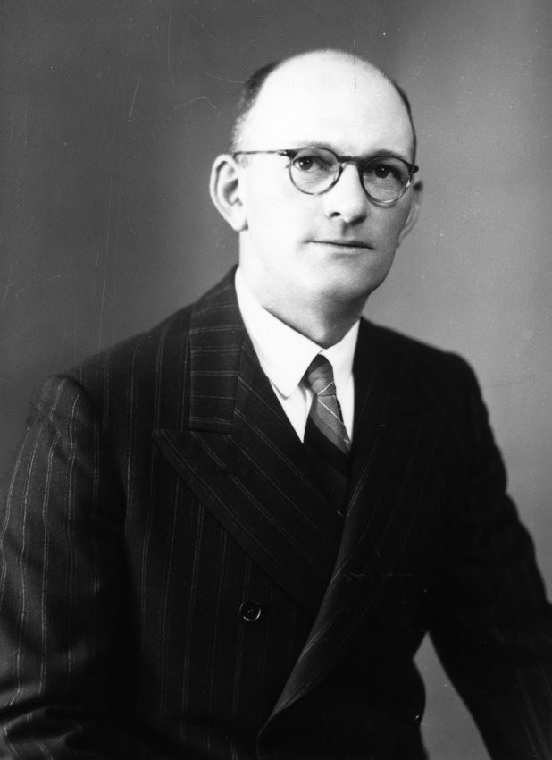 H.W. Oxford, 1943