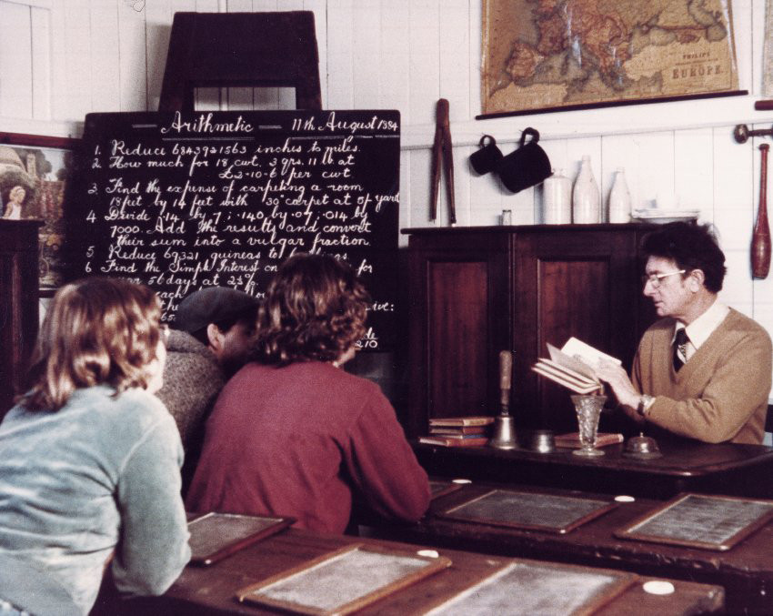 Dr Lionel Gilbert with students in Pallamallawa Educational Museum [A1821.HRCP2524]